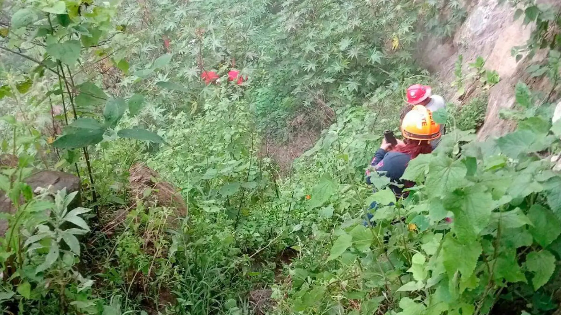 rescate de hombre que cayo en barranca de Zacatlán